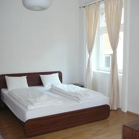 Lion Medena, Big Size, High Ceilings * Μπρατισλάβα